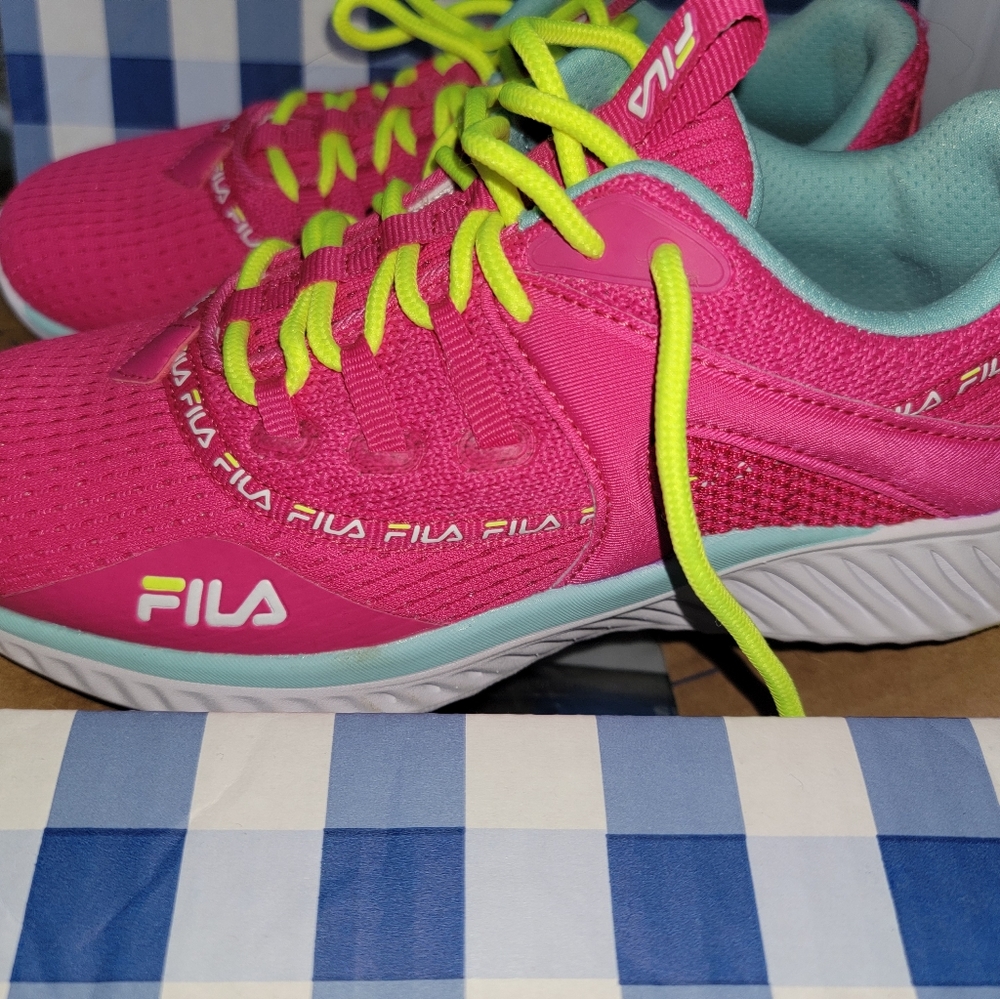 Girls sneakers